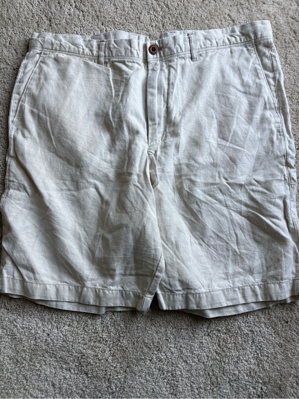 GAP Men's Off-White Flat Front Shorts